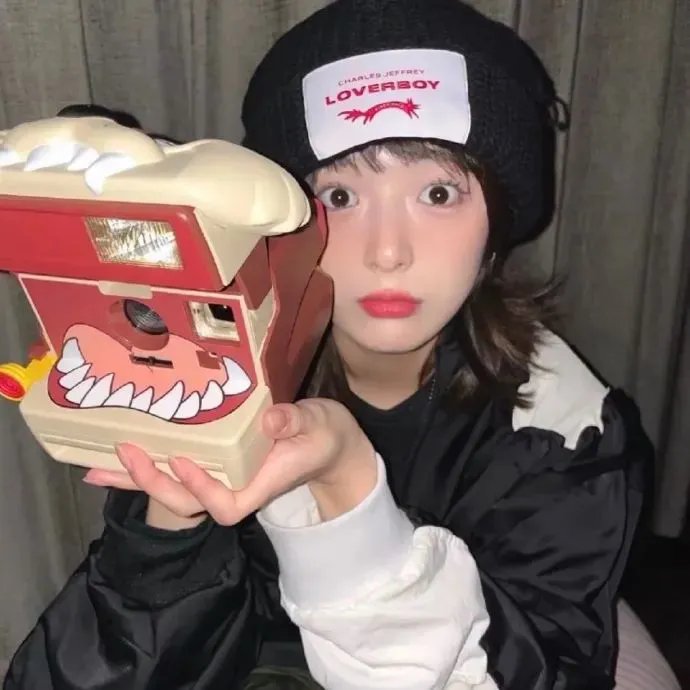 大明星世界末日封面