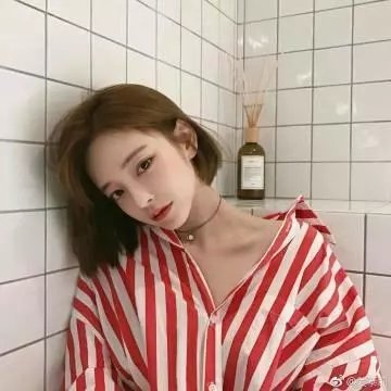 她今天有点奇怪封面